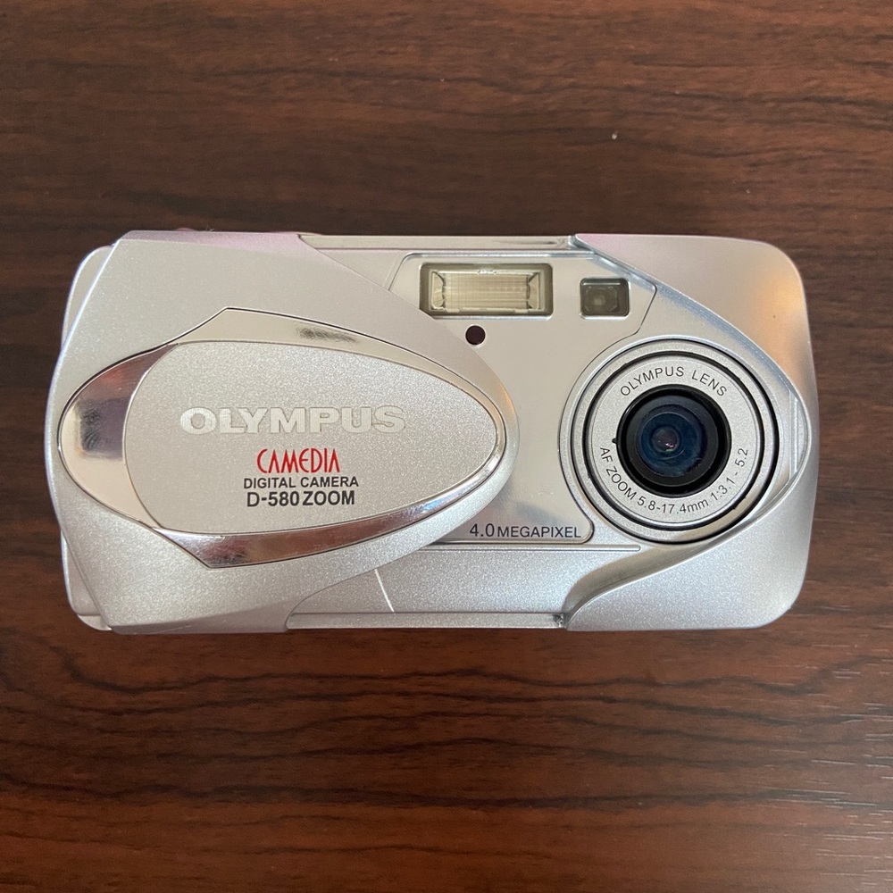 Olympus D-580 Zoom Digital Camera